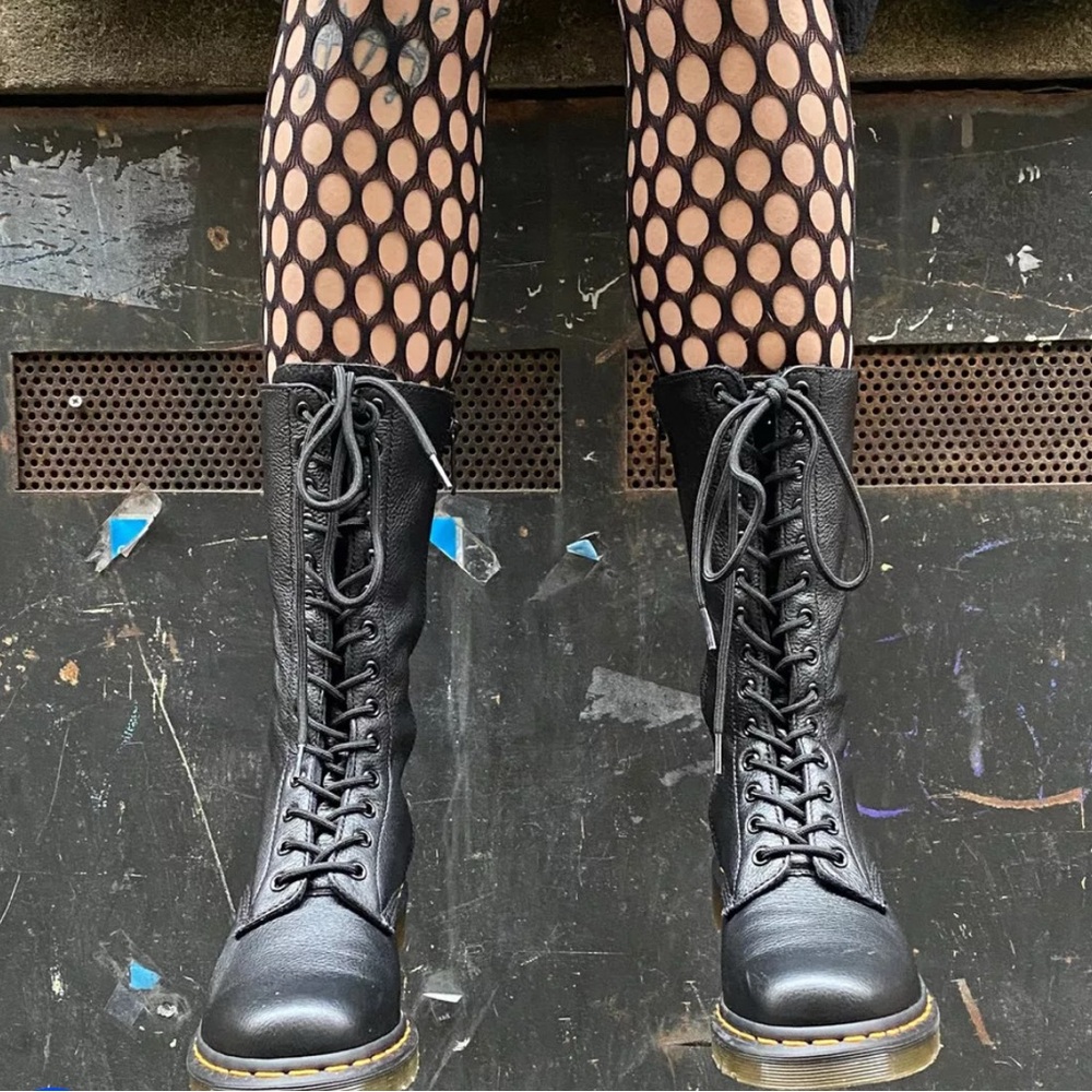 Vintage Dr. Martens Black Boots 1B99 VIRGINIA LEATHER MID CALF 14 hole - Picture 12 of 12